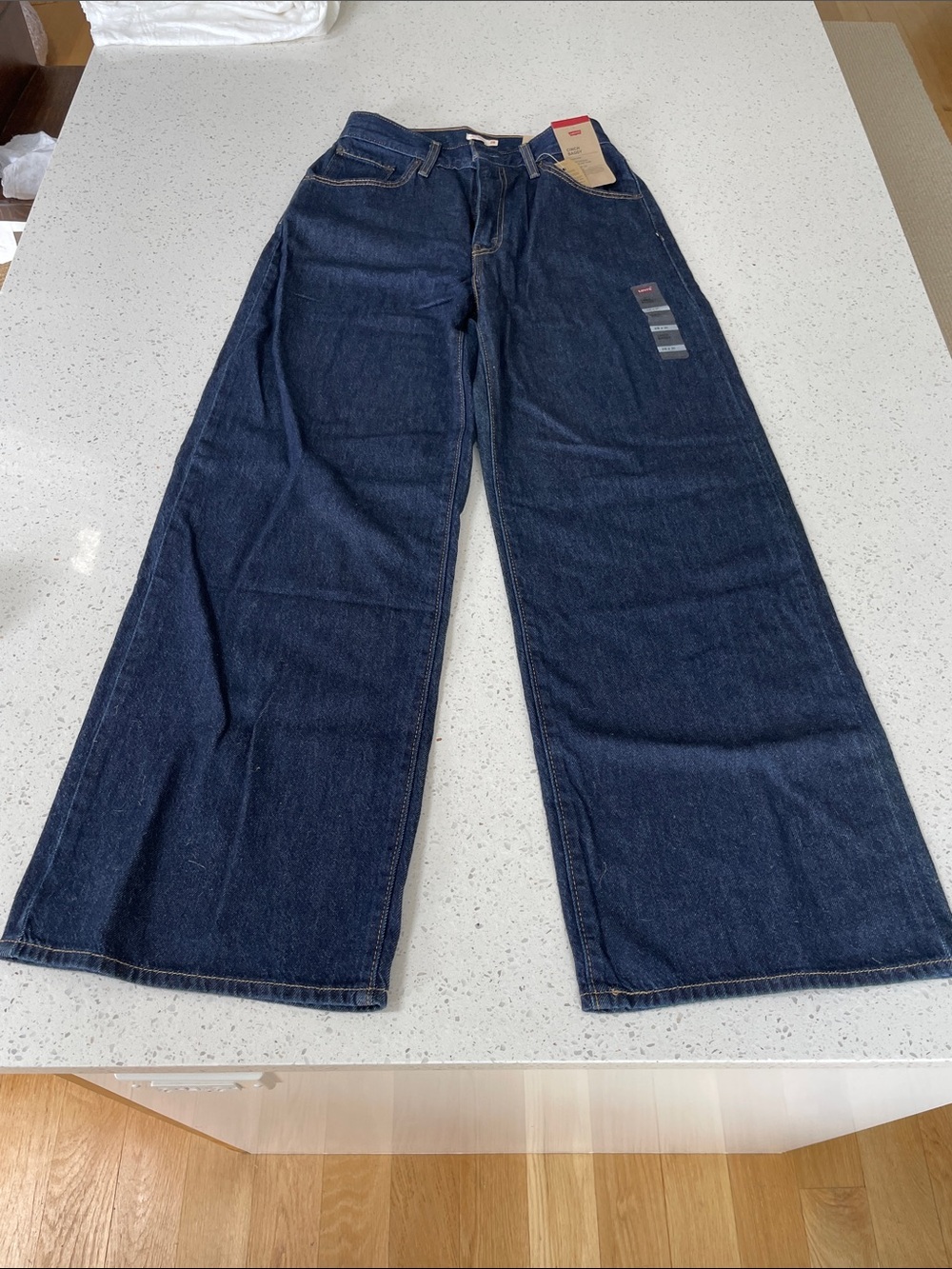 LEVI’S Cinch Baggy Jeans in Dark Wash